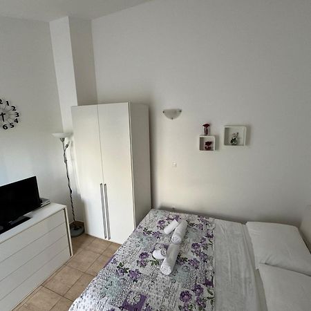 Apartment Nina Starigrad Paklenica Buitenkant foto