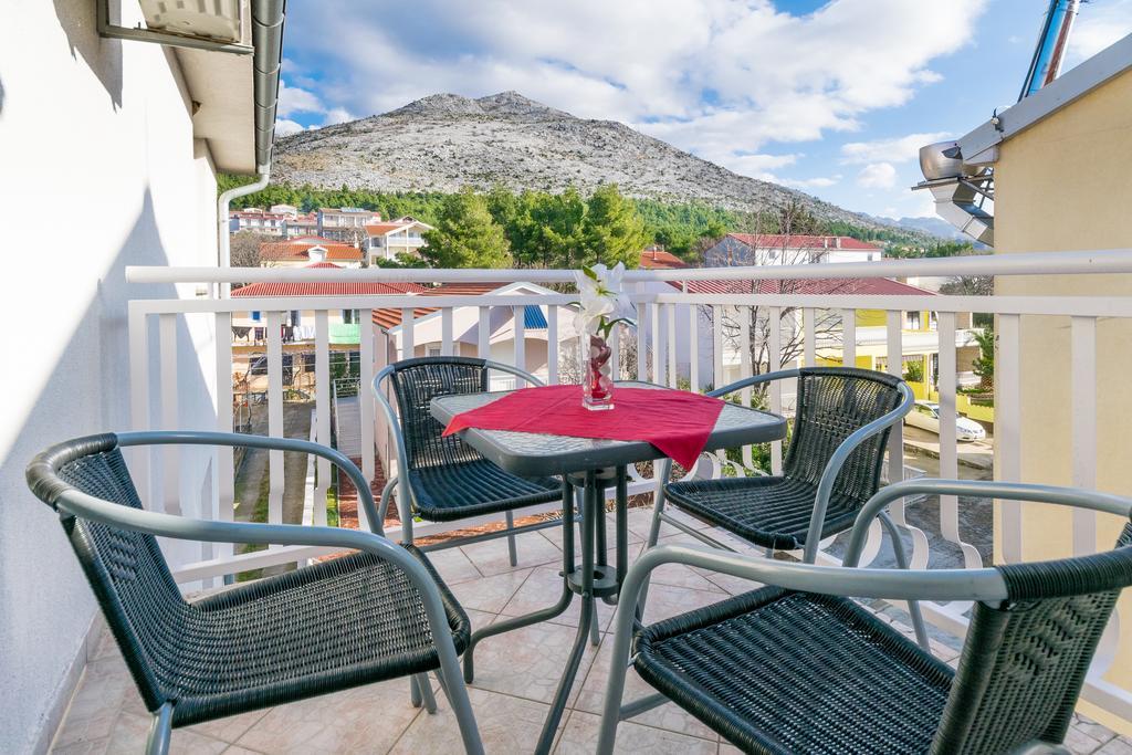 Apartment Nina Starigrad Paklenica Buitenkant foto
